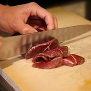 発想はダイナミックでも、技は繊細。そんな個性があらゆる料理に発揮されています。