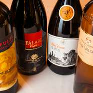 リストにあるワインはすべてシチリア産。評判の高いネロダヴォラ種をはじめ、手頃なものから特別な日に空けたい1本まで、シチリア各地のワインを幅広く揃えています。
