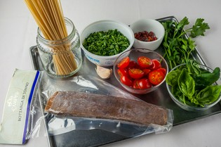 シチリア料理に多用するマグロの「ボッタルガ」
