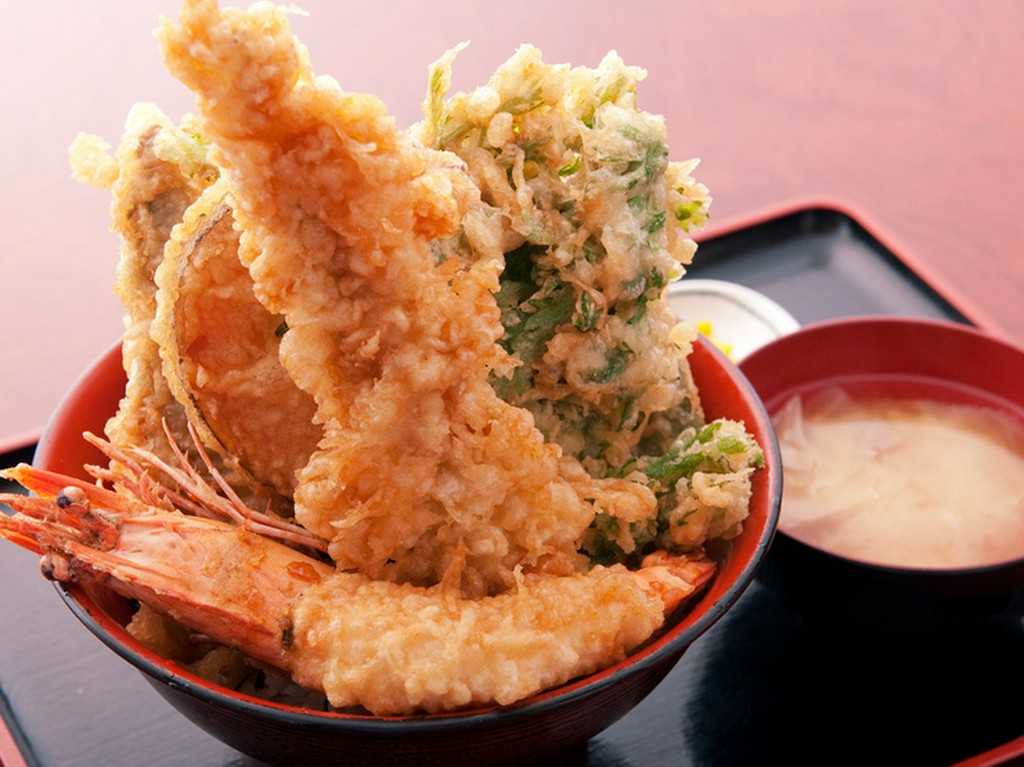 当店人気No.1！　大盛り天丼の『ばんや天丼』