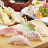 寿司、刺身、天ぷら、つみれ汁