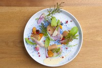 『酒かすで漬けたフォアグラと農園野菜のサラダ仕立て』