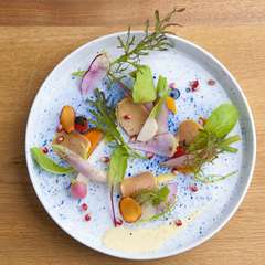 『酒かすで漬けたフォアグラと農園野菜のサラダ仕立て』