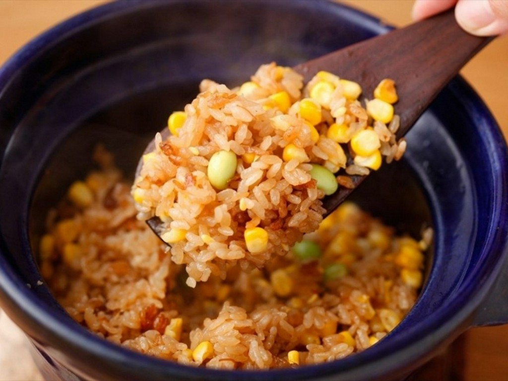 隠し味がポイント『枝豆ととうもろこしの土鍋ご飯』