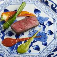 季節の前菜
鮮魚のポアレ
お口直し
和牛料理
特製　土鍋ご飯
デザート
コーヒー又は紅茶