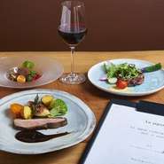 プロならではの技やコツ、盛り付けのテクニックなど、家庭でも気軽に、再現できる料理をお教えいたします。