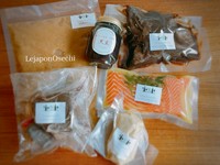 ・長萩和牛ローストビーフ300g
・四万十鶏のバロンティーヌ
・メイプルサーモンのマリネ
・丹波の黒豆 赤ワイン煮
・和牛ほほ肉の赤ワイン煮込み
・香箱蟹のスープ
12/31お渡し又は30日発送