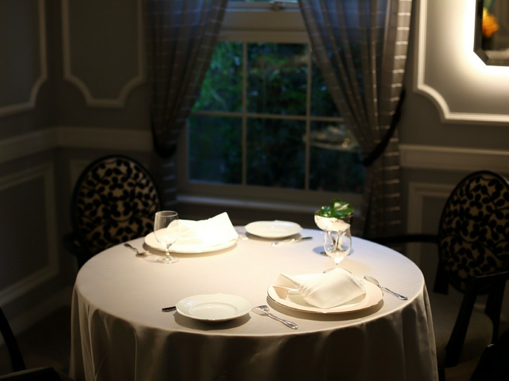 昼と異なる趣きを感じられる夜は、ロマンティックに過ごして