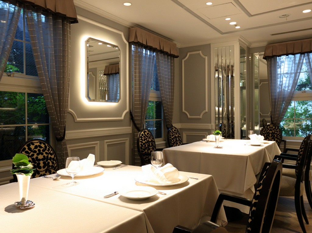 神戸の美しい街並みに溶けあう、女性の心が踊るコース料理