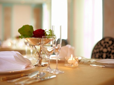 しっとりと落ち着いた空間で、食事や会話を満喫　