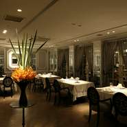 新型コロナ感染拡大による営業時間短縮に伴い、予告なく品数・内容に変更がある場合がございます。
食材の入荷状況により内容を変更することがございます。
テーブルの場所のご指定は受け付けておりませんので、ご了承下さいませ。