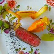 気の置けないご友人やご家族と、日常から少し離れてとっておきの食事体験をしませんか。こころとからだをリフレッシュ！あなたの笑顔のために、すてきな空間と特別なお料理でお待ちしております！