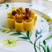 気の置けないご友人やご家族と、日常から少し離れてとっておきの食事体験をしませんか。こころとからだをリフレッシュ！あなたの笑顔のために、すてきな空間と特別なお料理でお待ちしております！