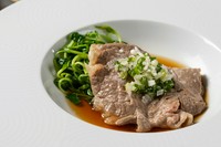 ・前菜四種
・点心二種
・海鮮と五目野菜のオイスターコラーゲンスープ
・釜焼き北京ダック
・有頭天使エビのチリソース 揚げパン添え
・北海道産 十勝牛サーロインしゃぶしゃぶ
・炒飯
・デザート盛り合わせ