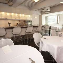 舌を楽しませてくれる料理が大好きな女性が集まります