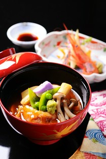 季節の食材を楽しめる、加賀の郷土料理『治部煮』