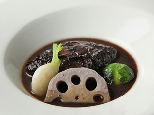 『青森　さくら和牛バラ肉のとろとろ赤ワイン煮込み』