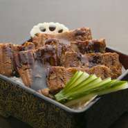 4時間以上煮込む、しっとり・やわらかな穴子です。甘めの自家製タレで。
