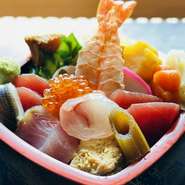 サラダ、椀物付き
※写真はイメージです。内容は、仕入れ状況により異なります