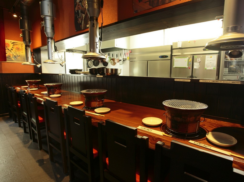 仕事帰りに絶品のホルモンを「肴」に、ちょい飲みで利用