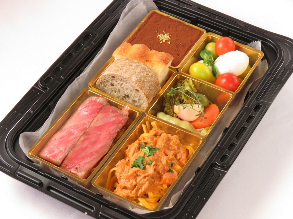 （テイクアウト）プリミバチの名物料理がぎっしり詰まった『特製ボックス』