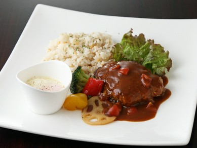 つなぎを一切使用しない『豆腐入り手ごねハンバーグ』