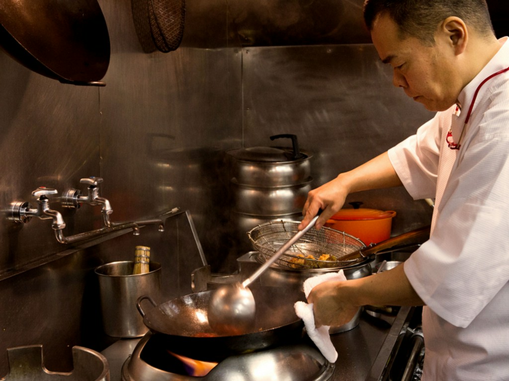 揺るぎない技術の礎が、個性派料理を安心のおいしさに