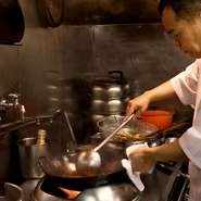 シェフの技術のベースとなっているのは上海料理。素材感を活かし、さっぱりとした味に仕上げる熟練の技が随所に込められています。