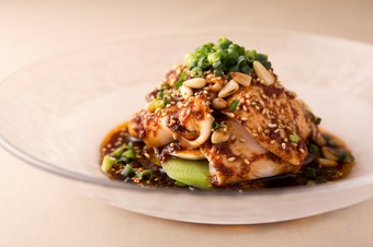 新旧東西の技の粋を集めた『よだれ鶏』