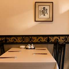 卓上の料理を含めての“内装”となるよう、基本はシンプルに