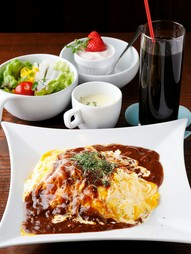 ボリュームたっぷりで食べ応え十分『デミオムライス（ランチ）』