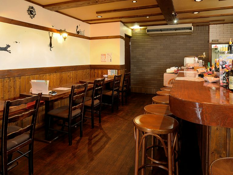 あたたかな木の温もりを感じる、居心地のよい店内