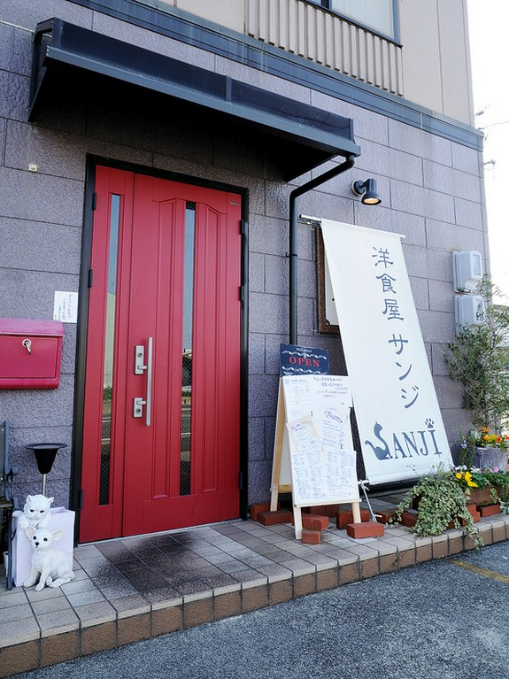 ランチもディナーも気軽に楽しめる大人の隠れ家