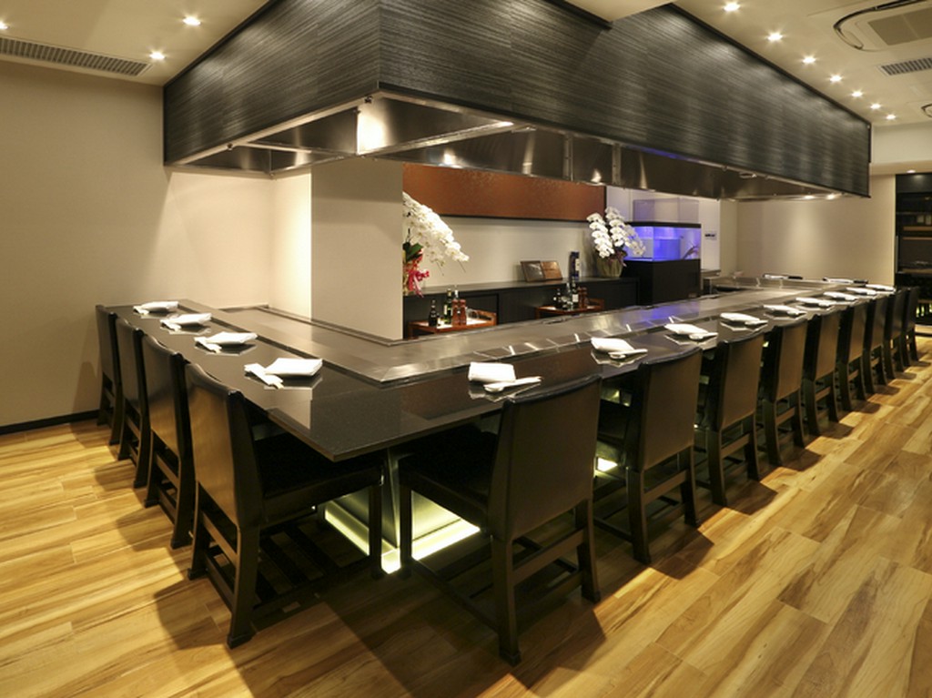 見る、香る。五感の全てで旨みを感じる16名まで対応のカウンター