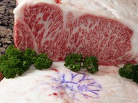 目の前で焼きあがる、神戸牛をご堪能ください