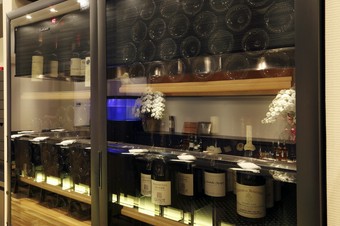 自慢のワインセラーには充実のラインナップ