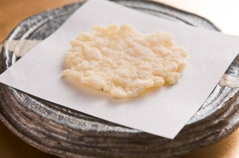 白えびのやさしい風味と食感が魅力『えびせん』