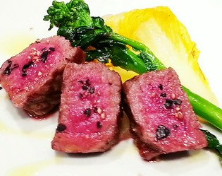 選び抜いた、上質なA5ランクの「黒毛和牛」を使用