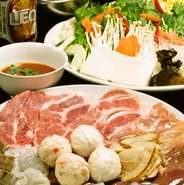 一鍋で２～3人前のお得なセット。エビ・イカ・鶏肉・豚肉・肉団子・エビ団子など。