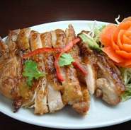 タイ醤油で味付けした鶏のあぶり焼き
