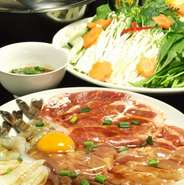 タイ東北地方のタイスキです。一度食べたら「はまり」ます。一鍋で２~３人前です。