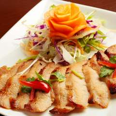 特製ソースでいただく『豚トロのあぶり焼き』