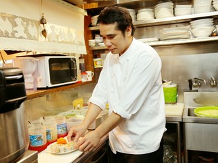 本場の味にこだわり、調味料やスパイスはタイのものを使用