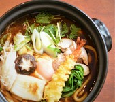 冷えた体に温かいうどんはいかがですか
・鍋焼うどん(1480)
・味噌煮込みうどん(1480)
・豚キムチ鍋焼きうどん（1480）
・すき焼きうどん(1400)