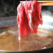 馬肉のメニューが充実。熊本から直送される食材は、新鮮かつ稀少部位でなかなか味わえない一品を堪能できます。一頭からわずかしか取れないため数量限定の品は、ぜひご賞味を。