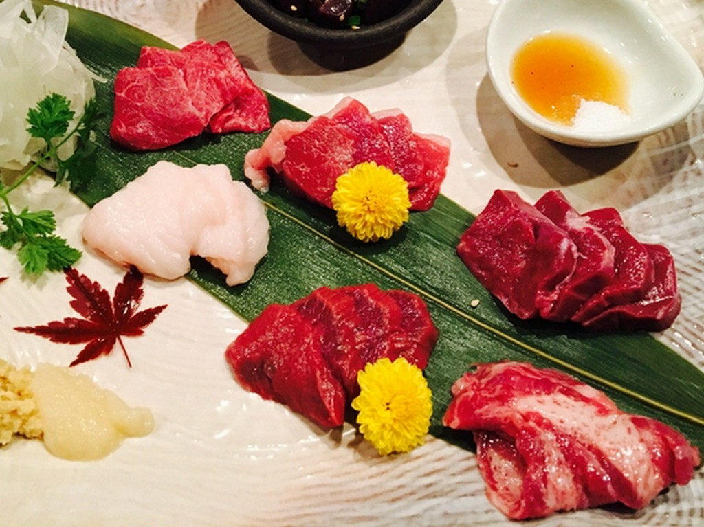 馬刺し盛り合わせ（6種）