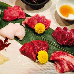 馬刺し盛り合わせ（6種）