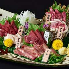 ≪●選べる鍋カムジャタン/もつ鍋/ネギしゃぶ●自家製焼き餃子●馬刺≫を堪能できるコース★2名様～