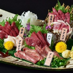 ≪●選べる鍋カムジャタン/もつ鍋/ネギしゃぶ●自家製焼き餃子●馬刺≫を堪能できるコース★2名様～