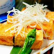 目黒豆腐店伝統の豆腐をカラリと揚げた1番人気のメニュー。豆腐本来のうま味が凝縮されています。